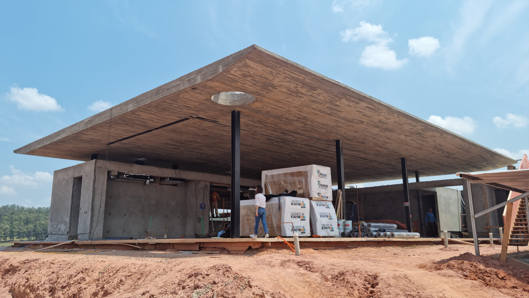 Estrutura de concreto com grandes balanços da Residência AL, projeto estrutural da MAP, em Itupeva/SP